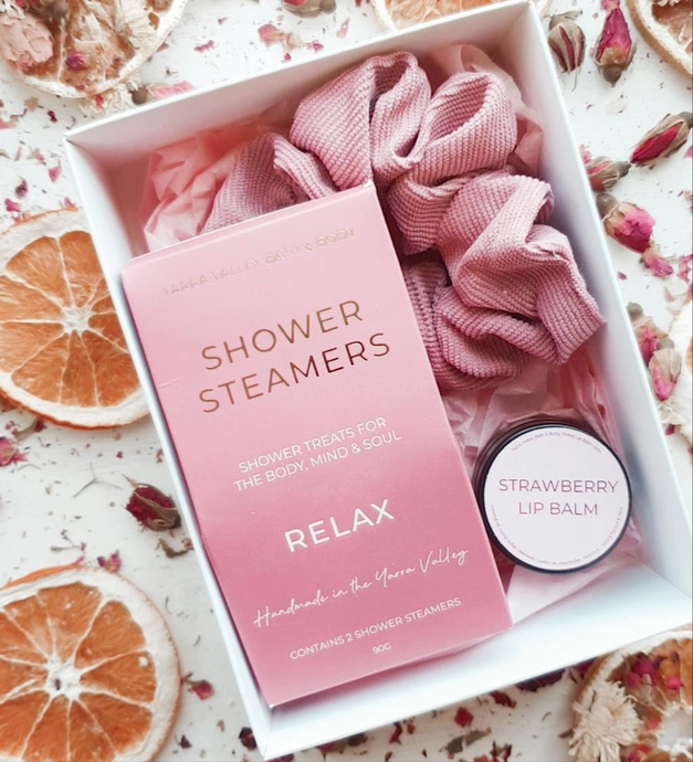 SHOWER STEAMER, LIP BALM & SCRUNCHIE GIFT SET